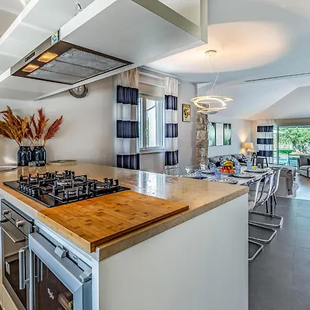 Holiday home 4 Bedroom Amazing In