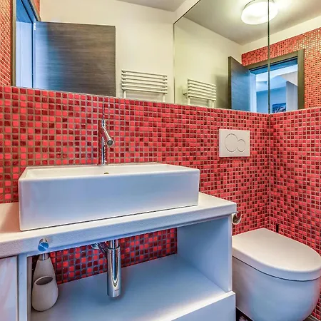 4 Bedroom Amazing In Holiday home Banjole