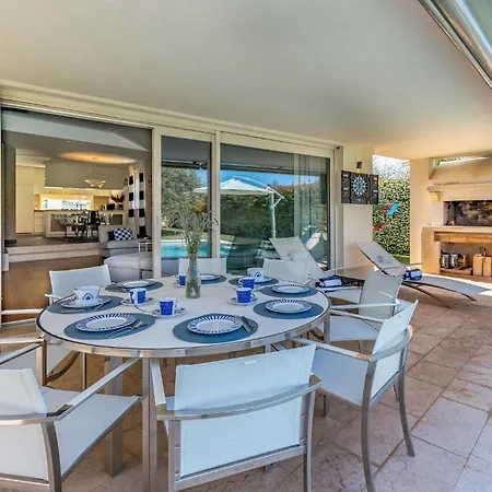 4 Bedroom Amazing In Holiday home