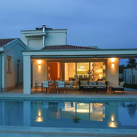 Holiday home 4 Bedroom Amazing In